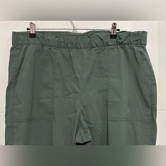 ⭐️Like New⭐️ GAP: Women’s Off-Duty Pants- Size XL - Picture 2 of 9